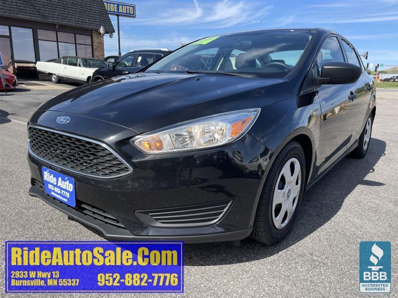 2015 Ford Focus S trim, 4dr sedan, 2.0 4cyl, 1 owner, CLEAN !