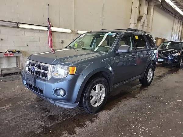 2012 Ford Escape XLT Cross Over SUV 2.5 4cyl P-roof FINANCING!