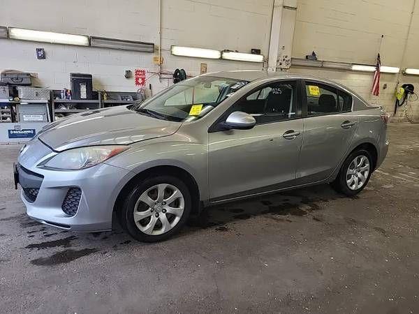2013 Mazda MAZDA3 i Sport 4dr sedan 2.0 4cyl Auto CLEAN!