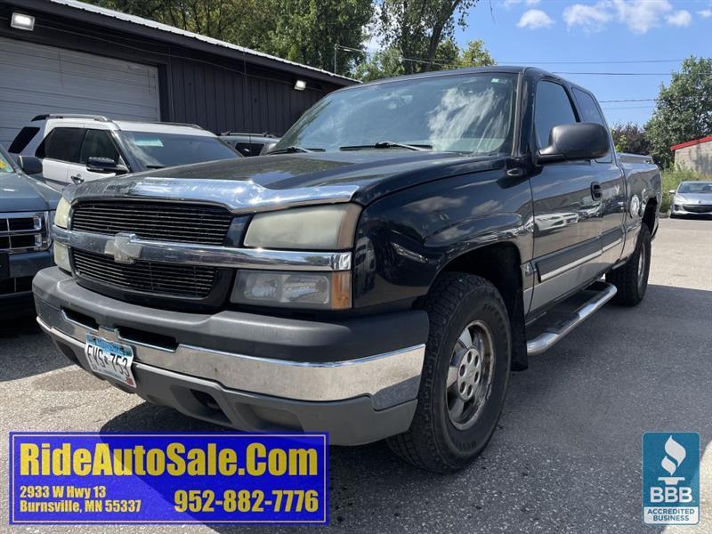 2004 Chevrolet Silverado 1500 Extended cab 4dr 4x4 V8 recent trade in!