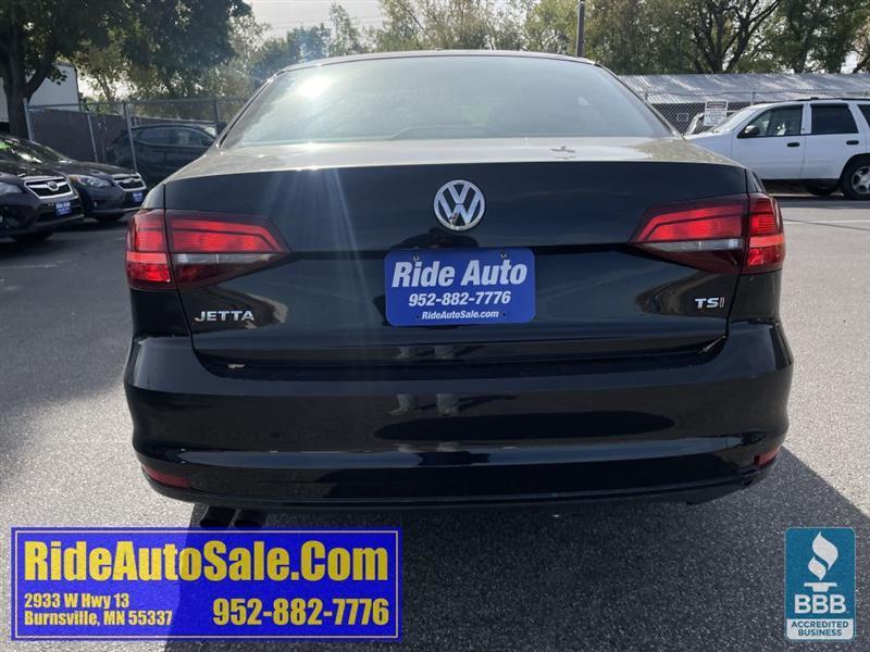 Volkswagen Jetta  2016
