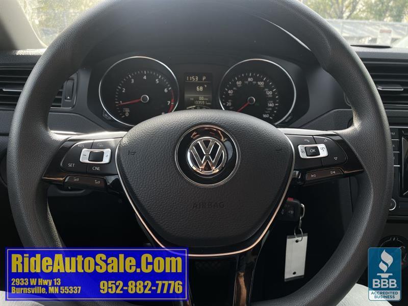 Volkswagen Jetta  2016