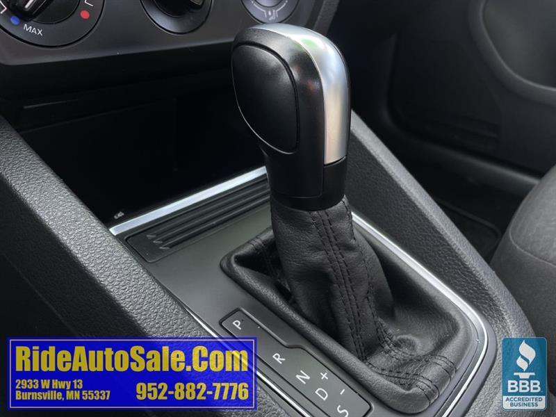 Volkswagen Jetta  2016