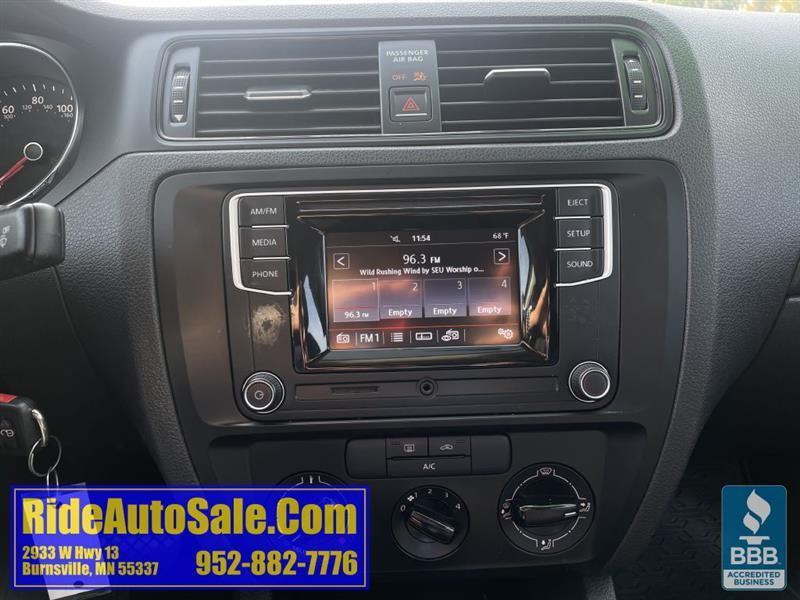 Volkswagen Jetta  2016