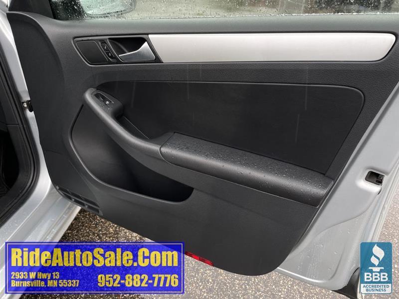 Volkswagen Jetta  2012
