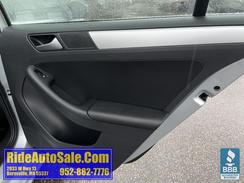 Volkswagen Jetta  2012