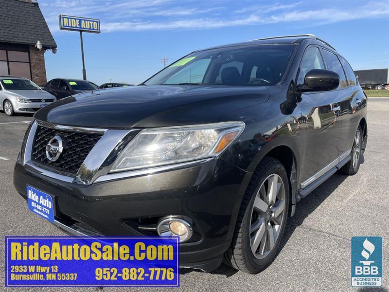 2015 Nissan Pathfinder Platinum, 7 Pass. 4x4, 3.5 V6, leather, P-roof !