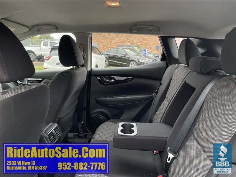 Nissan Rogue Sport  2020