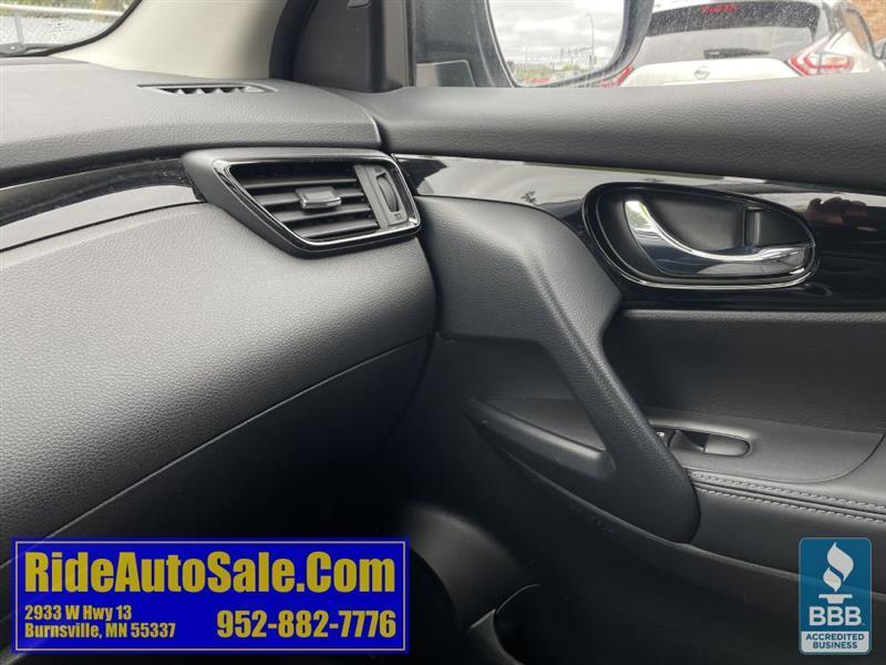 Nissan Rogue Sport  2020