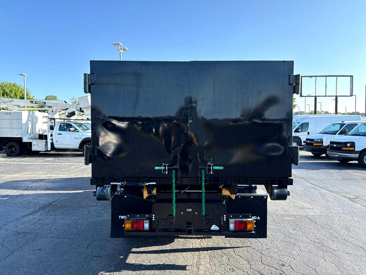 2024 Isuzu NPR photo 7