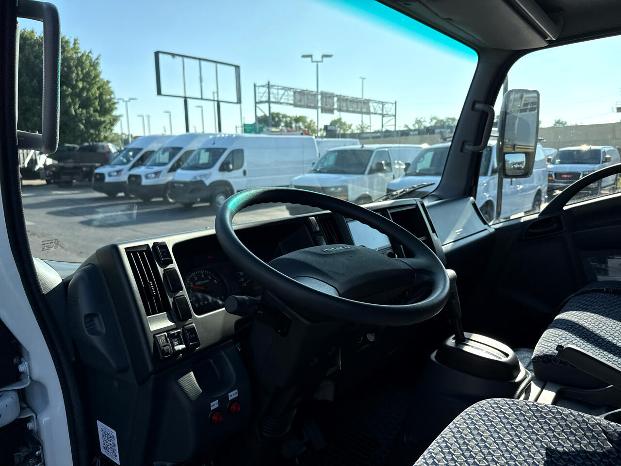 2024 Isuzu NPR photo 13