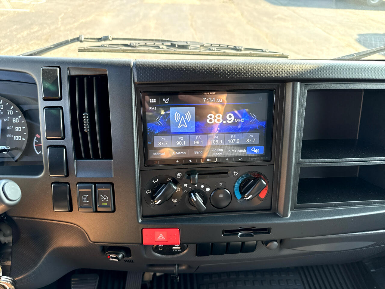 2024 Isuzu NPR photo 14