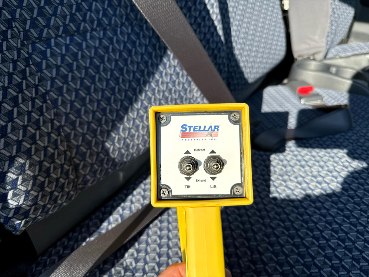 2024 Isuzu NPR photo 19