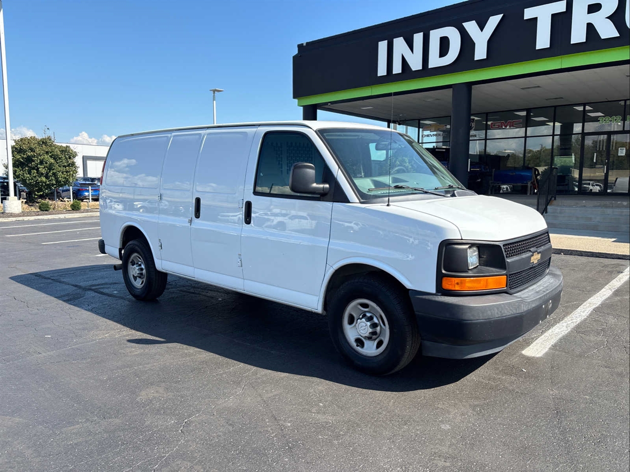 2017 Chevrolet Express 2500 Cargo Van photo 2