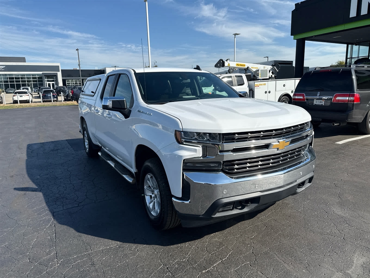 2021 Chevrolet Silverado 1500 LT photo 2