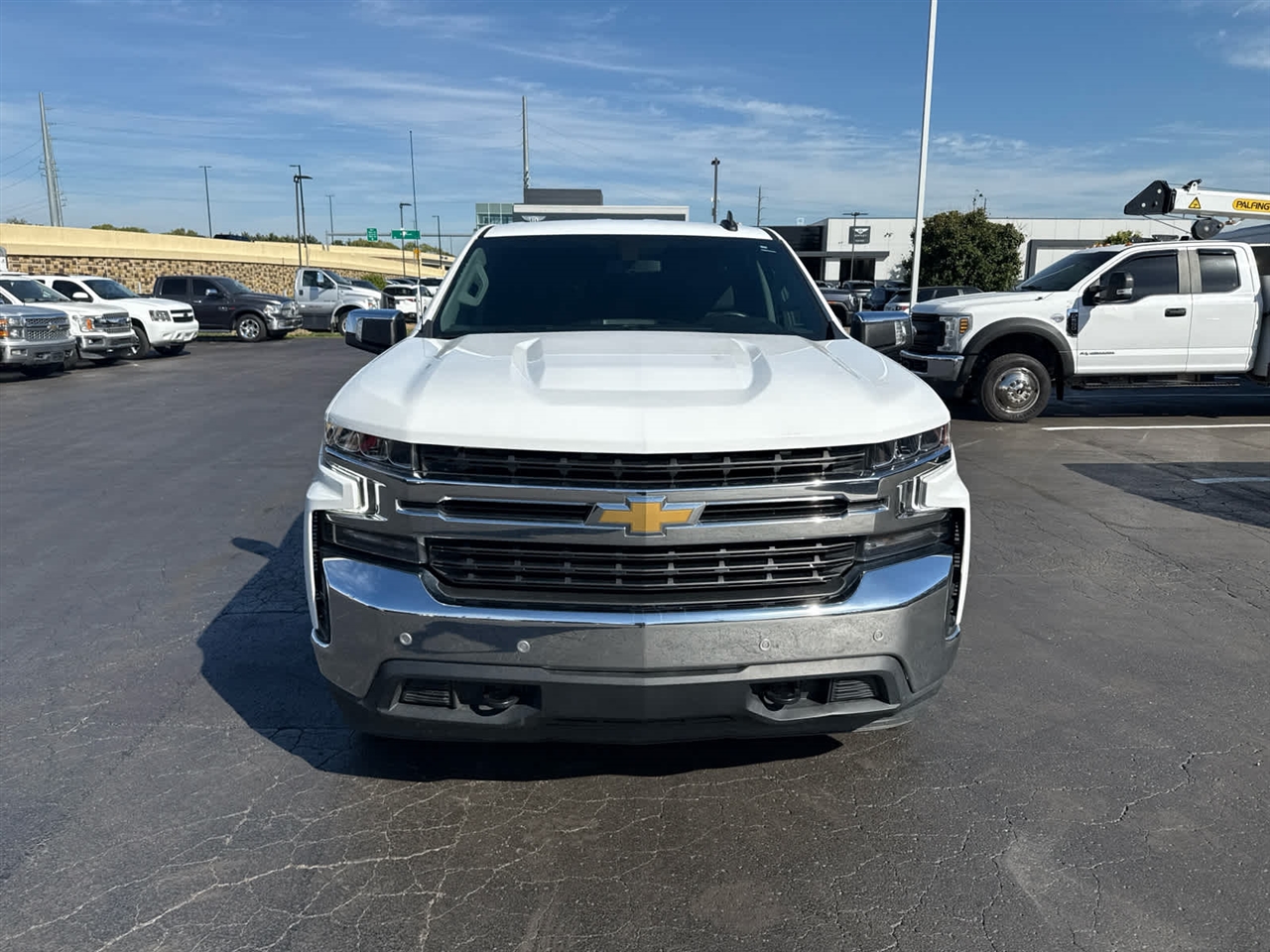 2021 Chevrolet Silverado 1500 LT photo 3