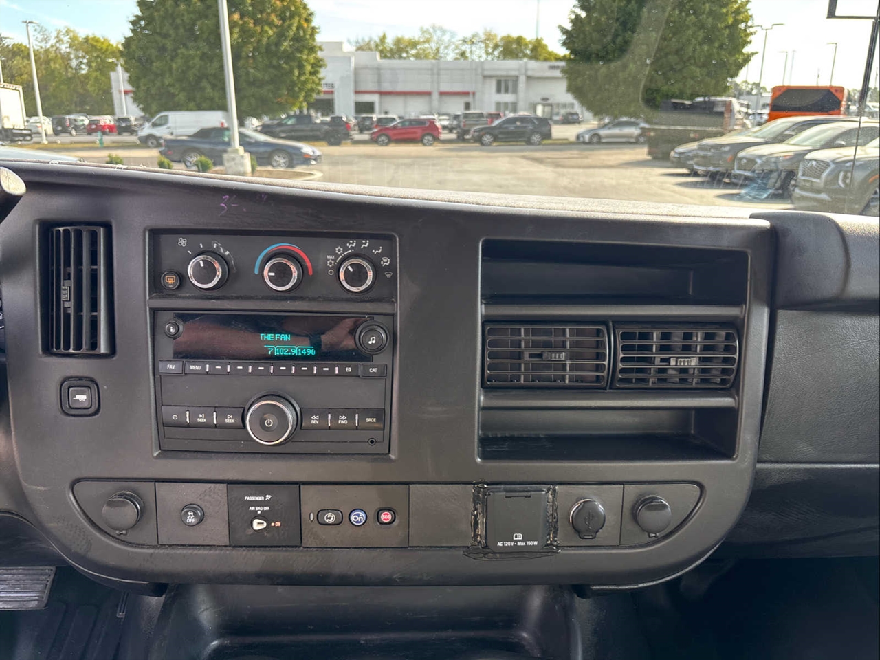 2021 Chevrolet Express 3500 Cargo photo 11