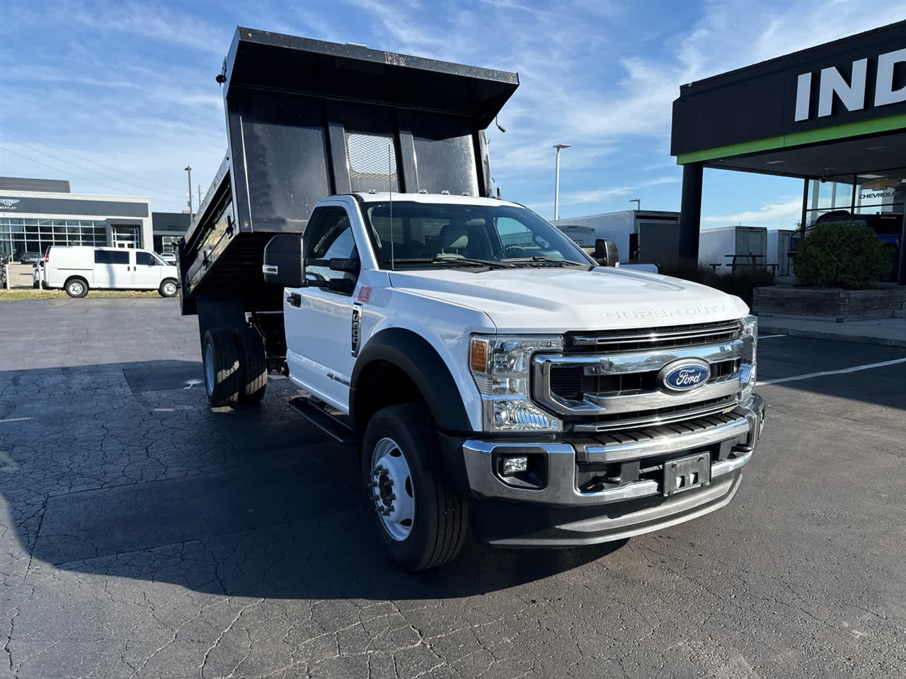 2022 Ford F-600 photo 2