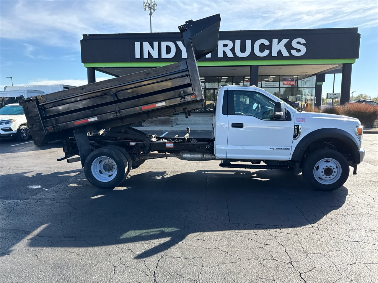 2022 Ford F-600 photo 3