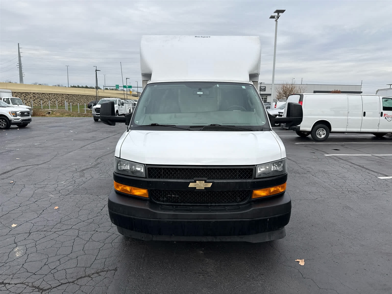 2023 Chevrolet Express 3500 Cutaway photo 4