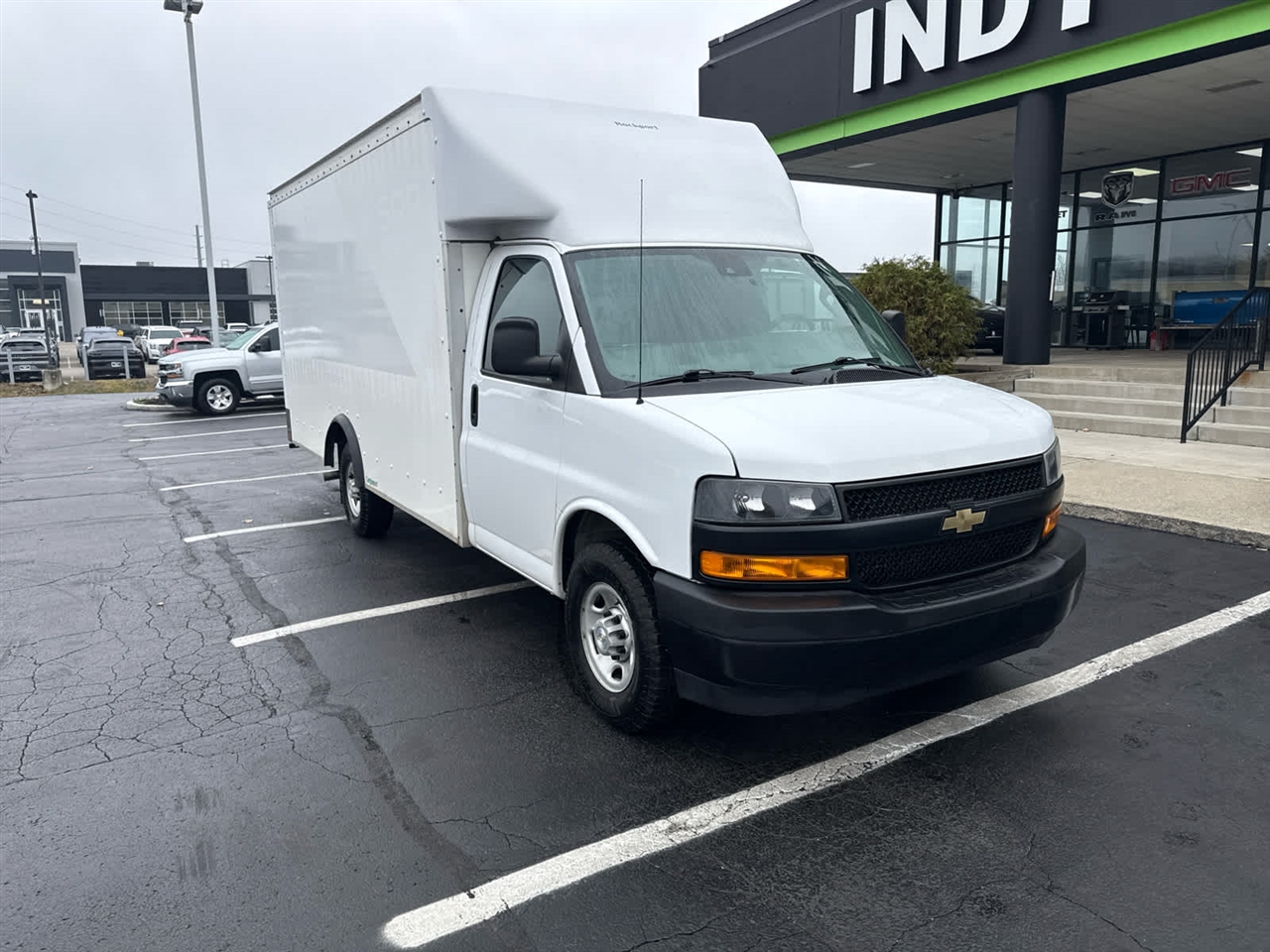 2021 Chevrolet Express 3500 Cutaway photo 2
