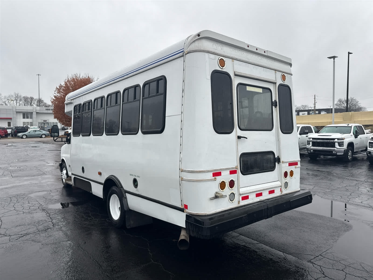 2016 Chevrolet Express Cutaway photo 4
