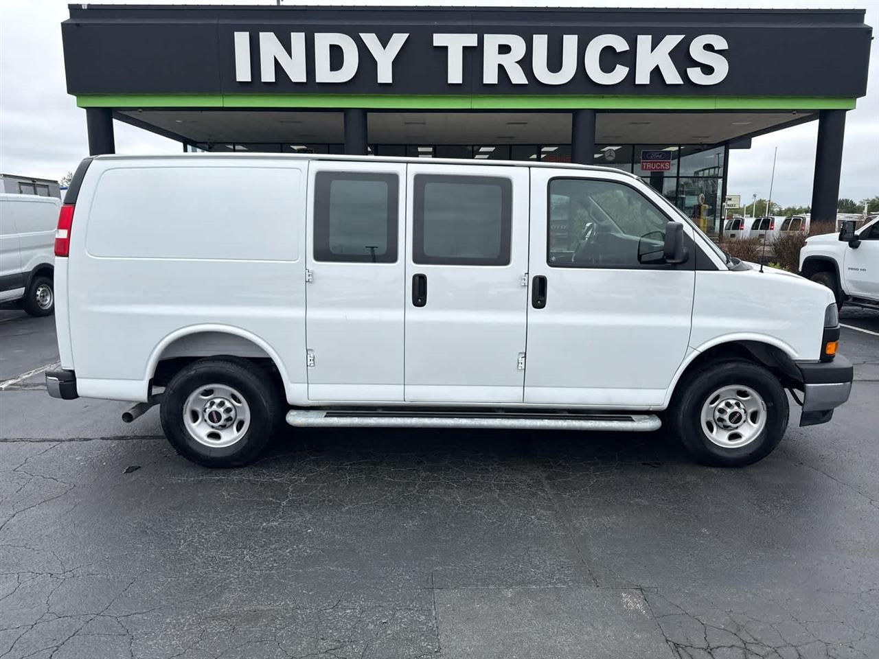 2025 GMC Savana 