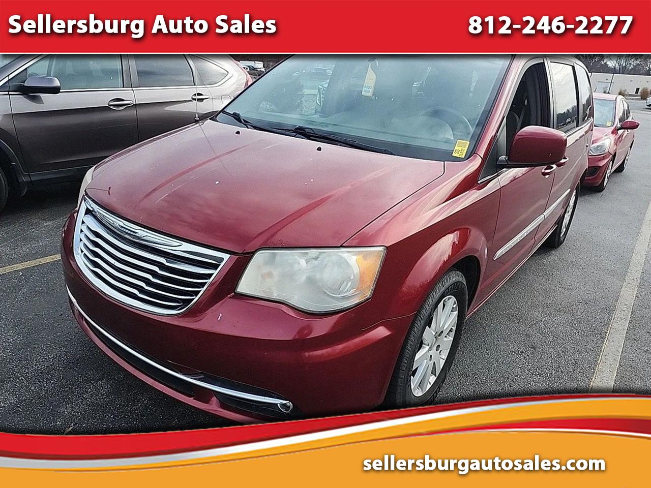 2013 Chrysler Town & Country Touring Minivan 4D