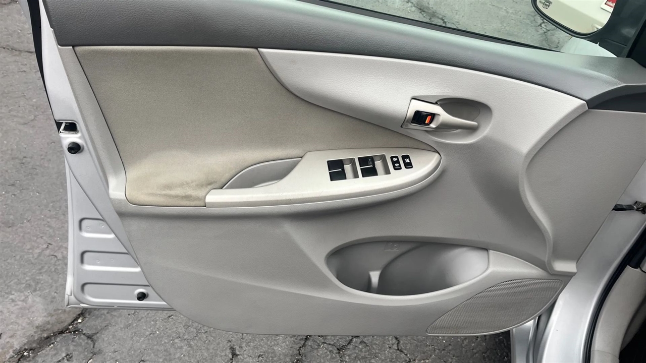 Toyota Corolla  2010