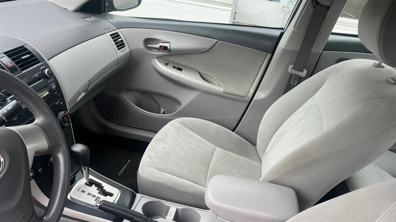 Toyota Corolla  2010