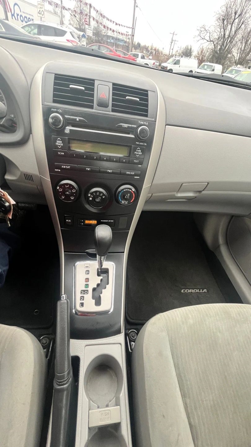 Toyota Corolla  2010