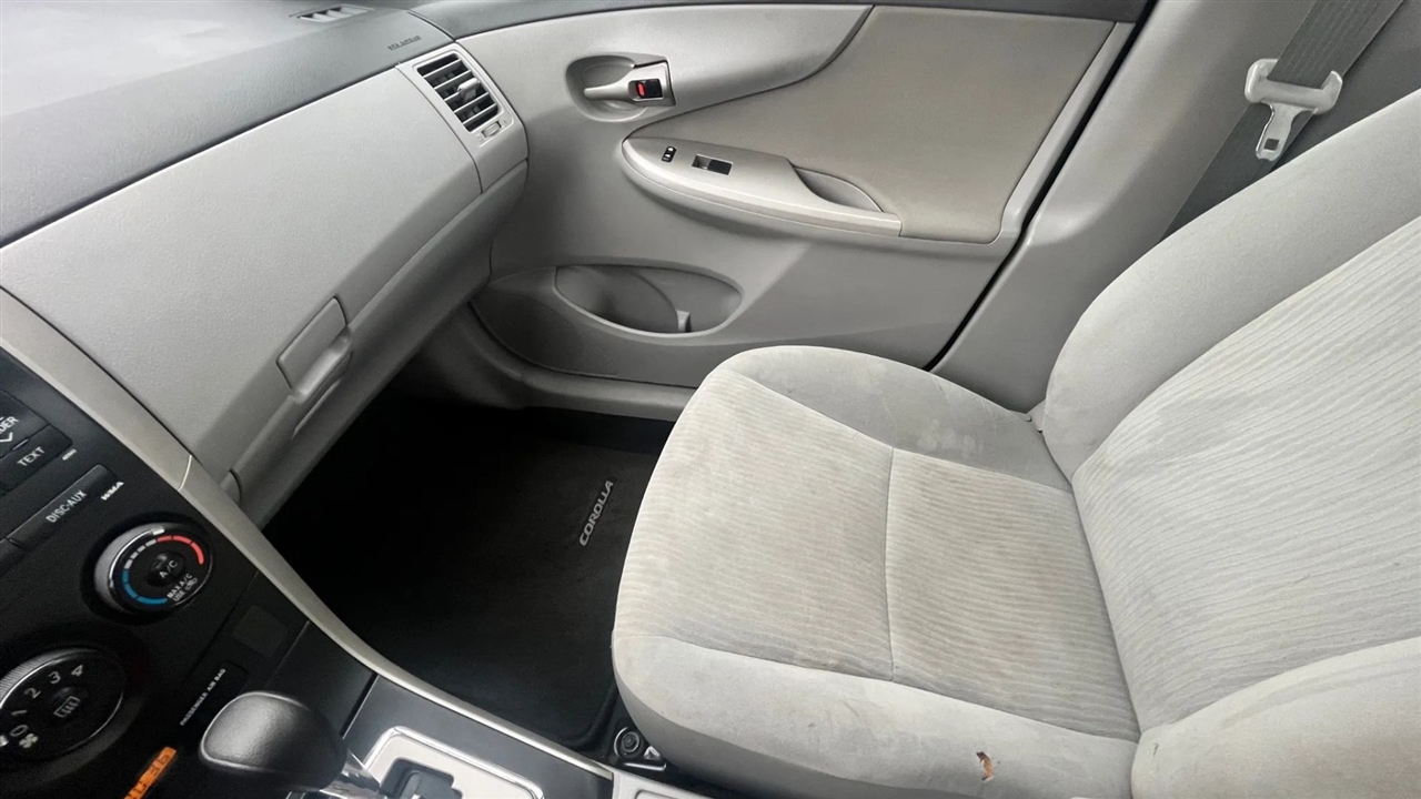 Toyota Corolla  2010