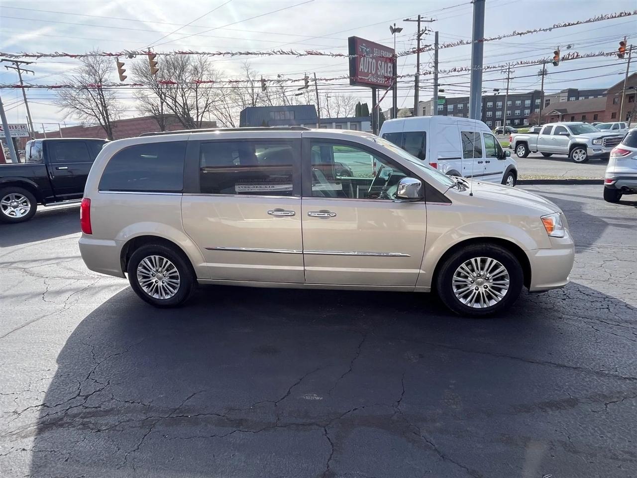 Chrysler Town & Country  2013