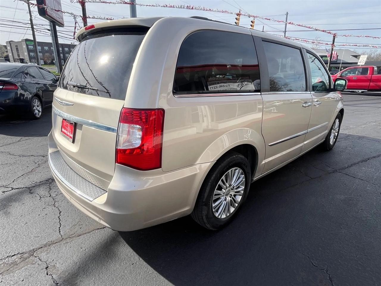 Chrysler Town & Country  2013