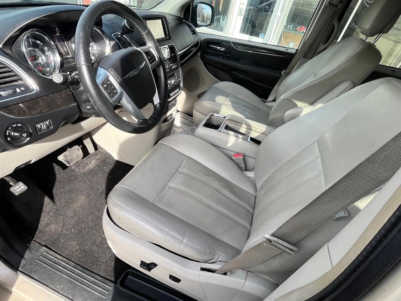 Chrysler Town & Country  2013