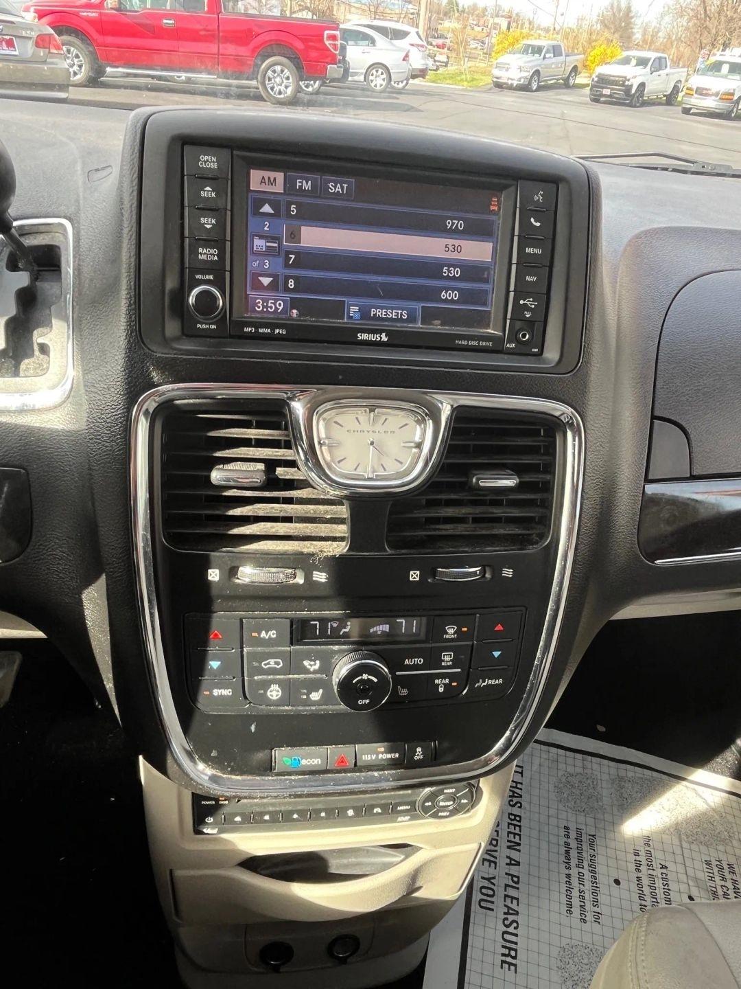 Chrysler Town & Country  2013