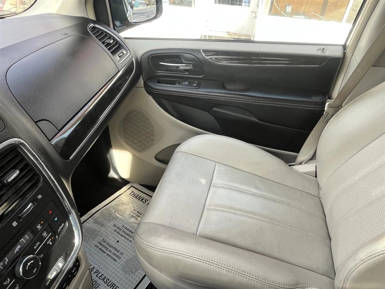 Chrysler Town & Country  2013