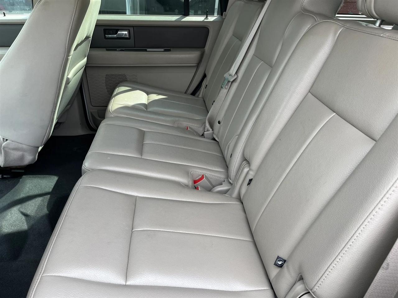 Ford Expedition  2010