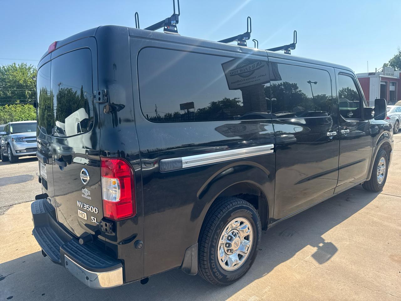 Nissan NV Passenger 3500 SV V8 2015