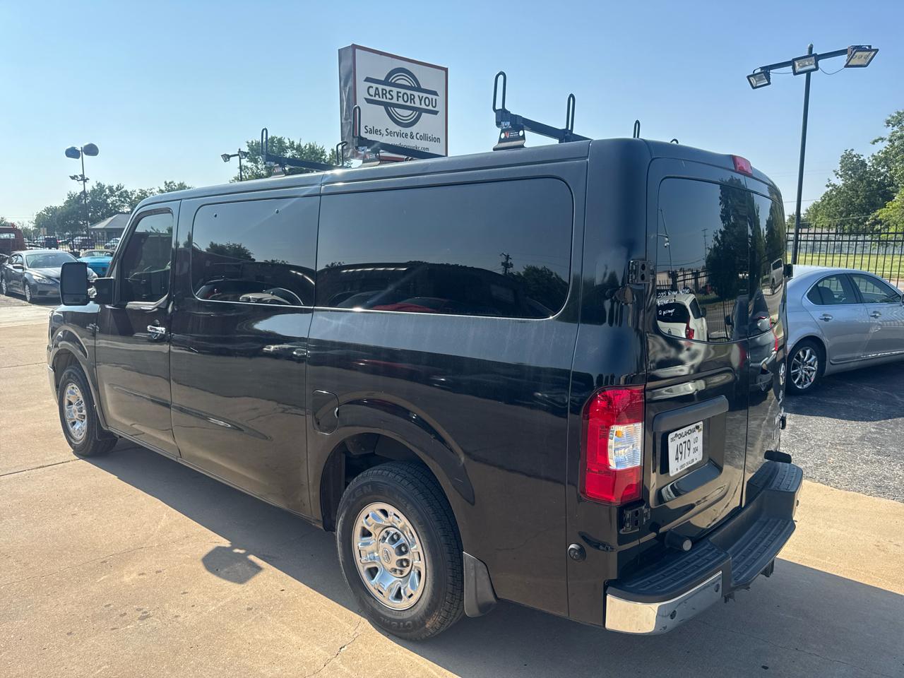 Nissan NV Passenger 3500 SV V8 2015