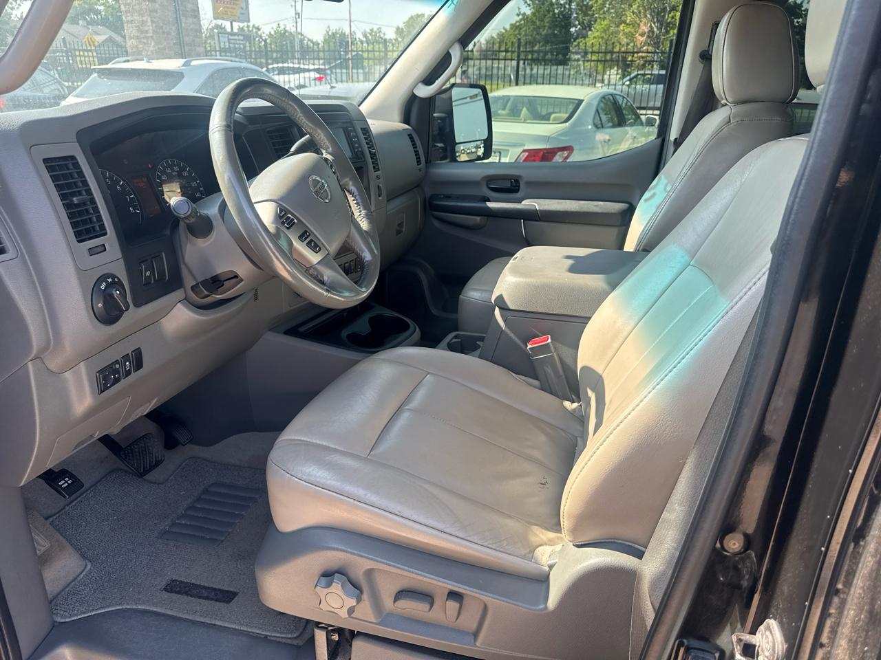 Nissan NV Passenger 3500 SV V8 2015