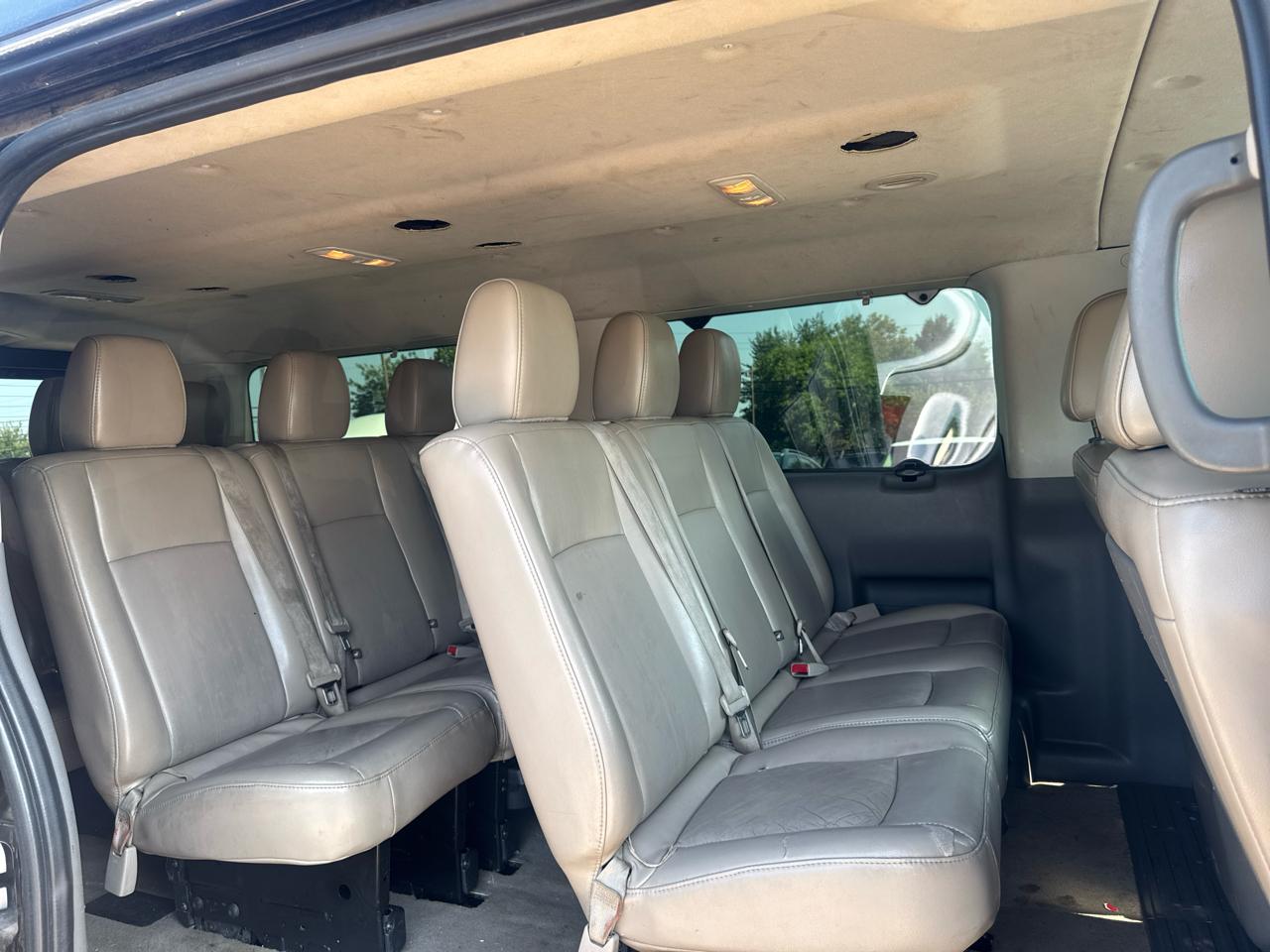 Nissan NV Passenger 3500 SV V8 2015