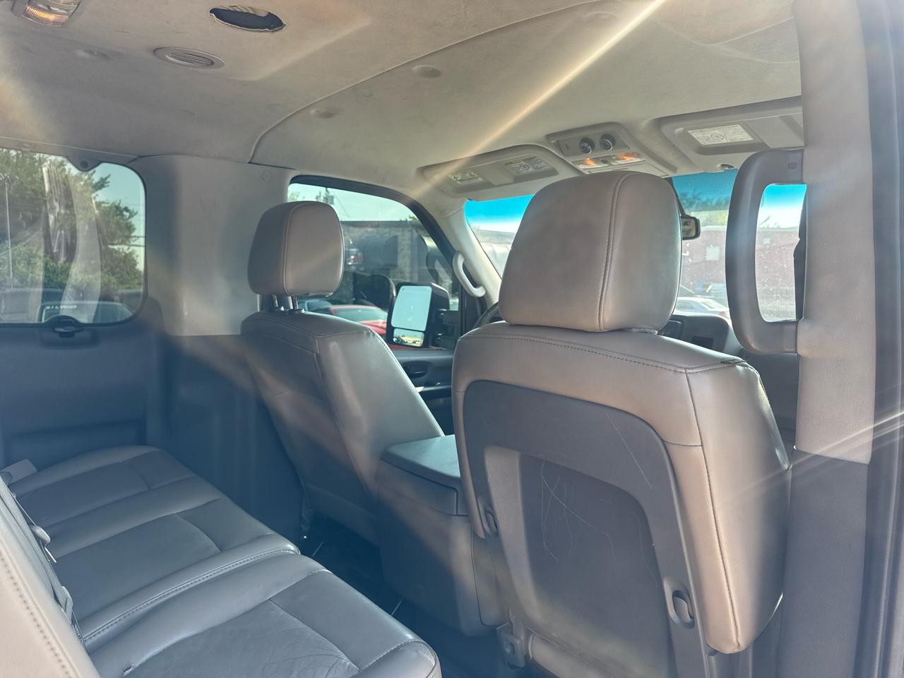 Nissan NV Passenger 3500 SV V8 2015