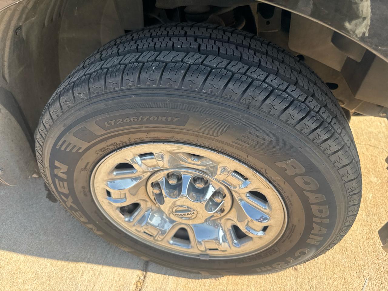 Nissan NV Passenger 3500 SV V8 2015