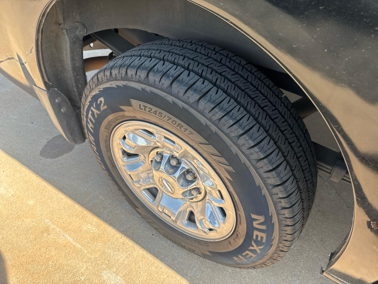 Nissan NV Passenger 3500 SV V8 2015