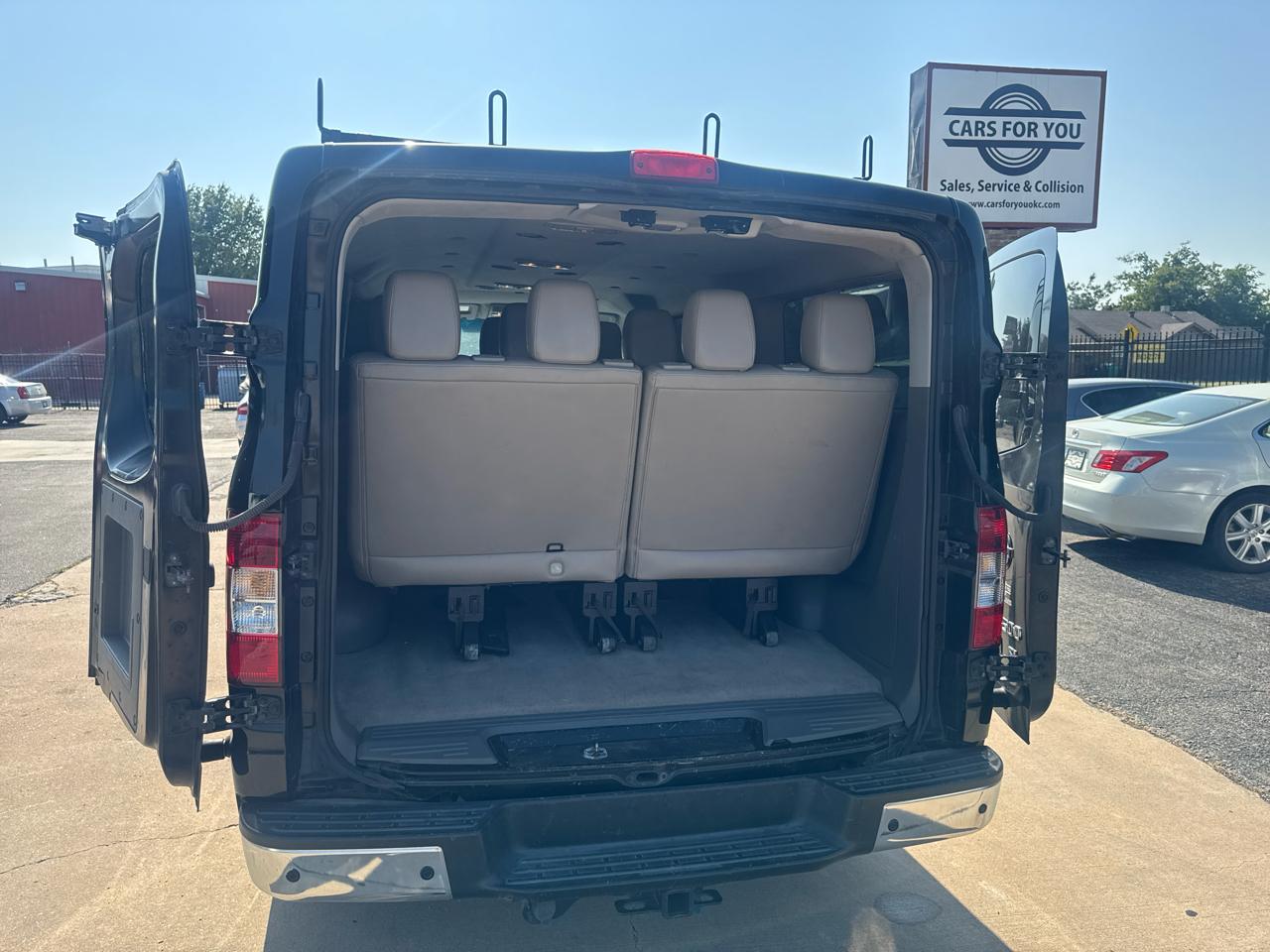 Nissan NV Passenger 3500 SV V8 2015