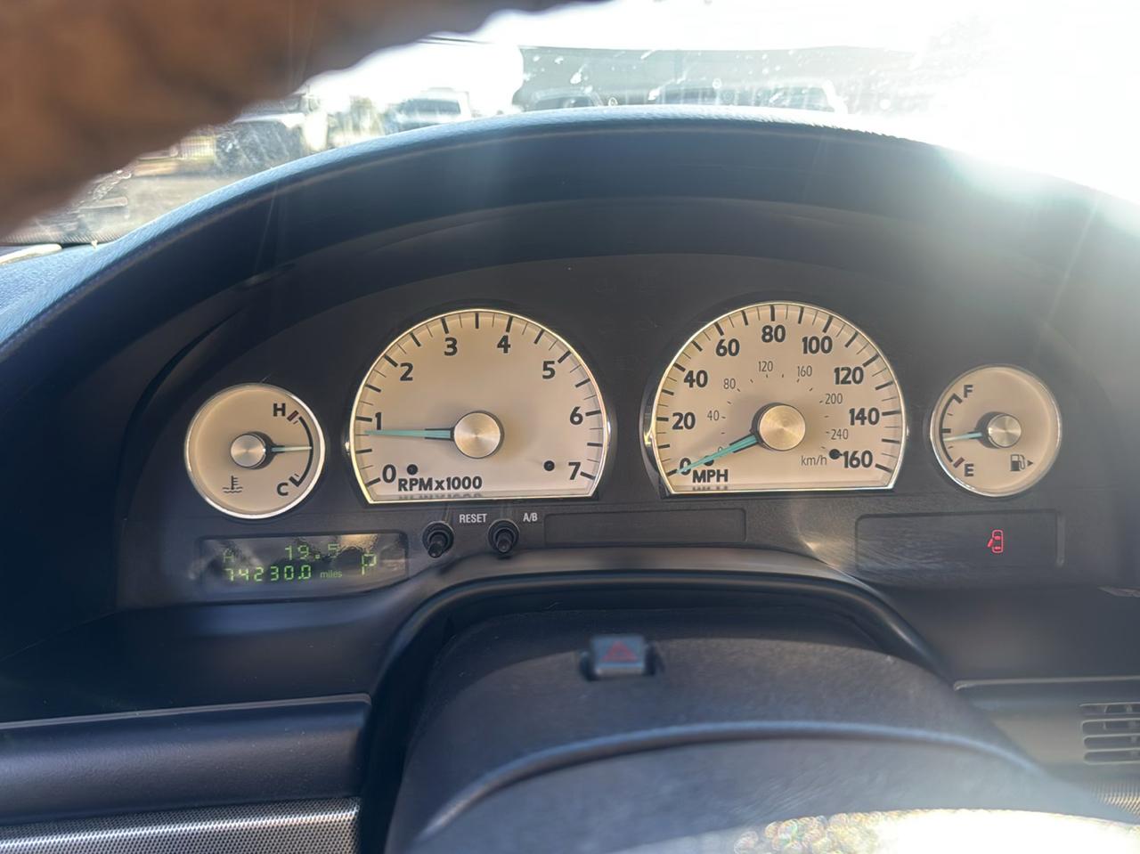 Ford Thunderbird Deluxe 2005
