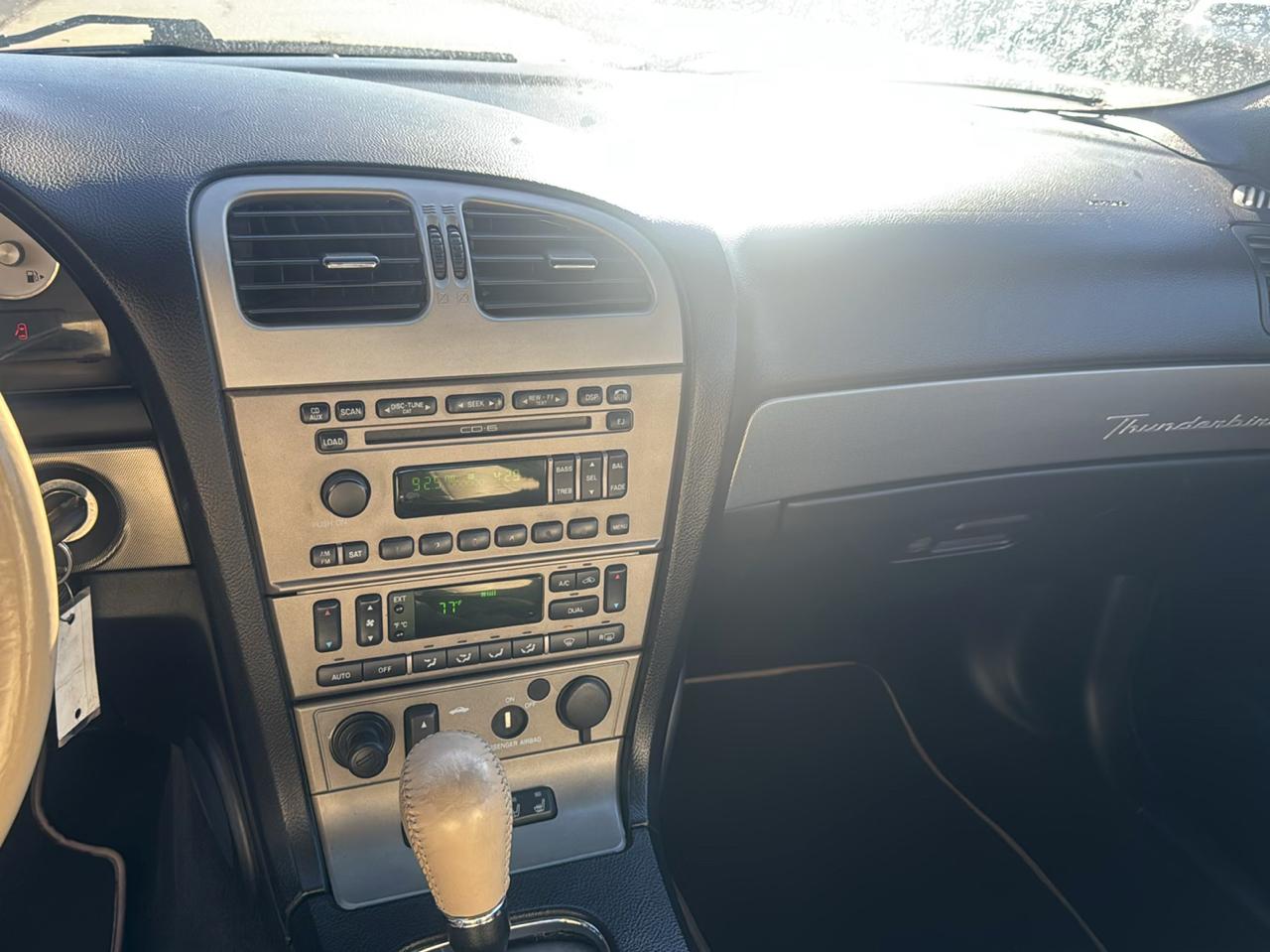Ford Thunderbird Deluxe 2005