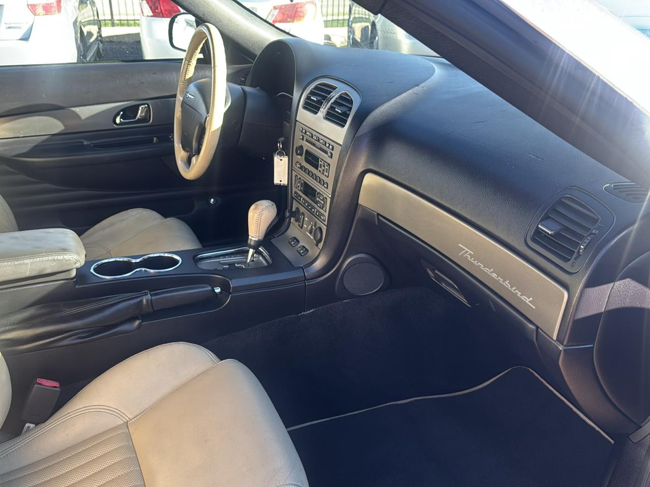 Ford Thunderbird Deluxe 2005