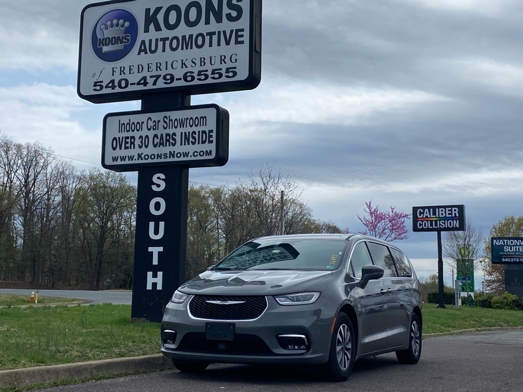 2022 Chrysler Pacifica Hybrid Touring L FWD